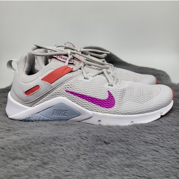 New Nike Legend Essential Women's Training Shoe Size 11 - Picture 3 of 6